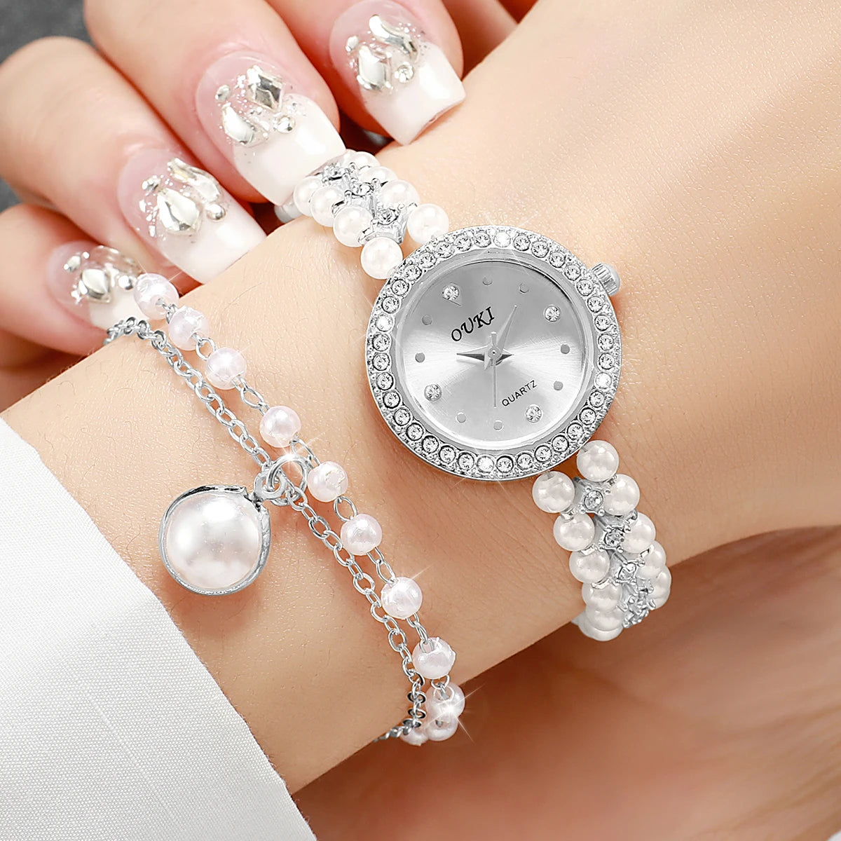 5PCS/Set Fashion Women Watches Ladies Pearls Band Quartz Wristwatch Jewelry Set Reloj Mujer（Without Box）